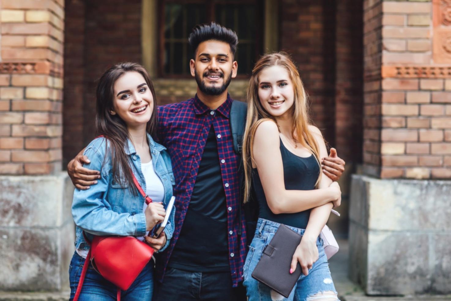 Consulenza finanziaria personalizzata in ufficio moderno